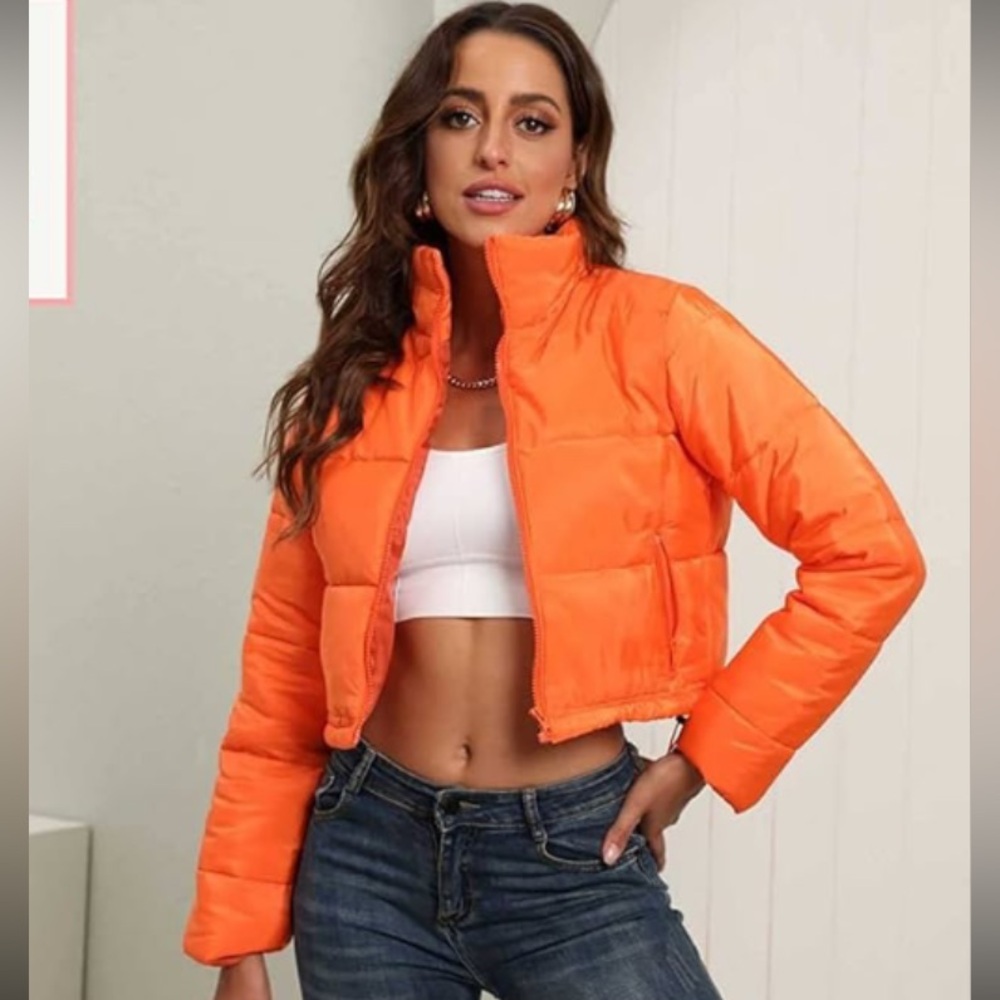 Hujoin-puffer-cropped jacket,zipper on front 
Zipper pockets